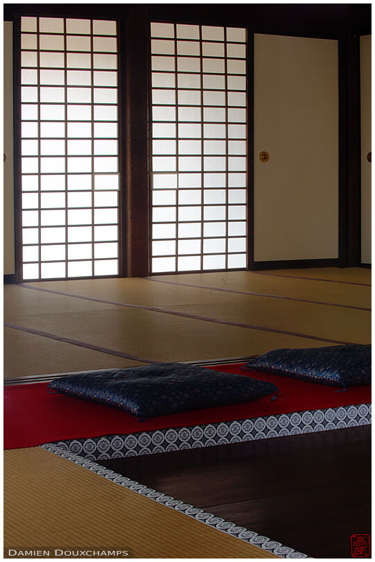 Cushions ready for meditation (Daishin-in 大心院)