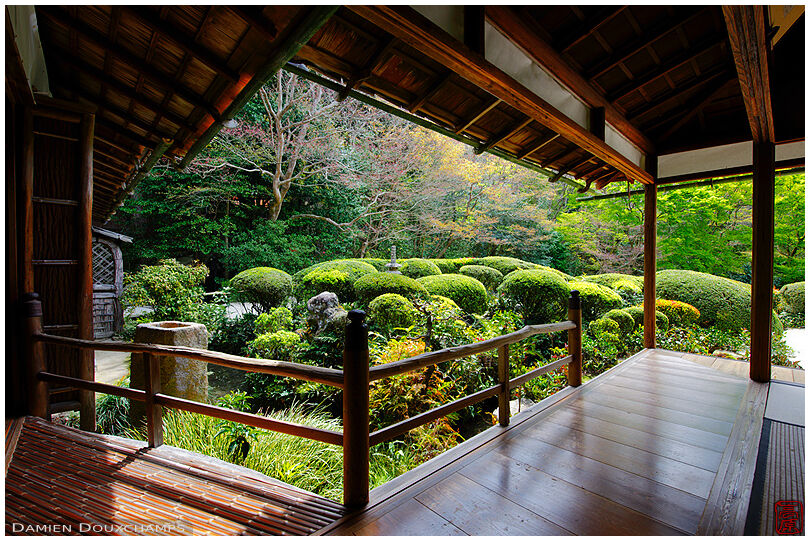 Meditation hall and zen garden in spring (Shisendo 詩仙堂)