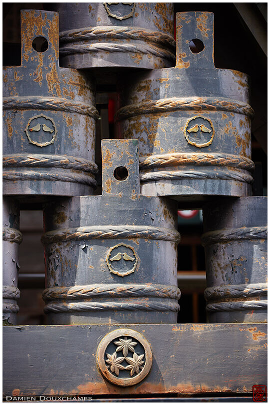Rusty water buckets (Yakuo-in 薬王院)