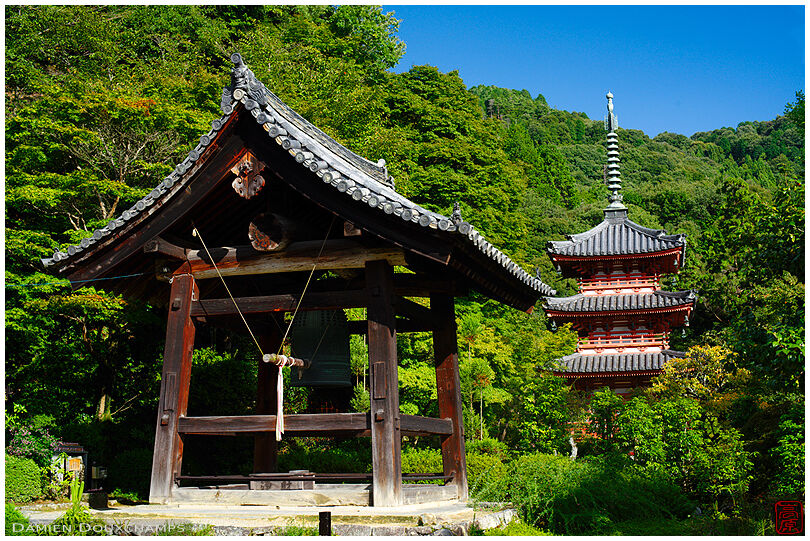 Bell and pagoda in Mimuroto-ji (三室戸寺)