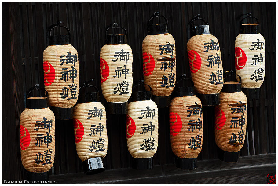 Old lanterns on old traditional house in Gion (祇園)