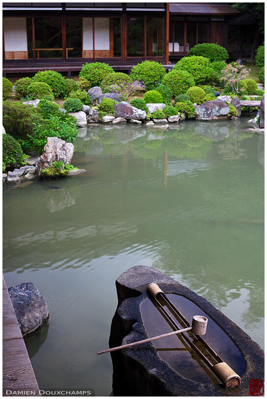 Water basin and pond of Chishaku-in (智積院)
