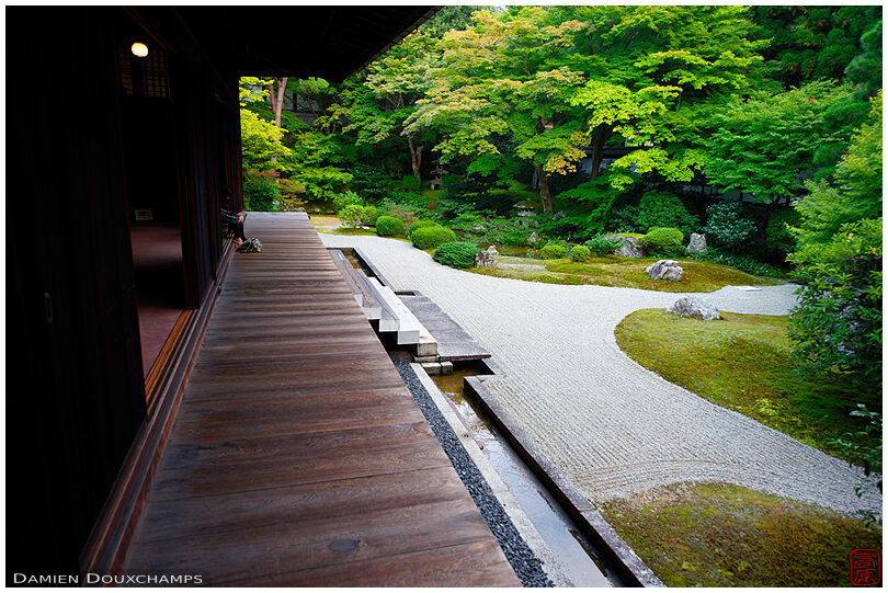 Quiet afternoon in Senyu-ji zen garden (泉涌寺)