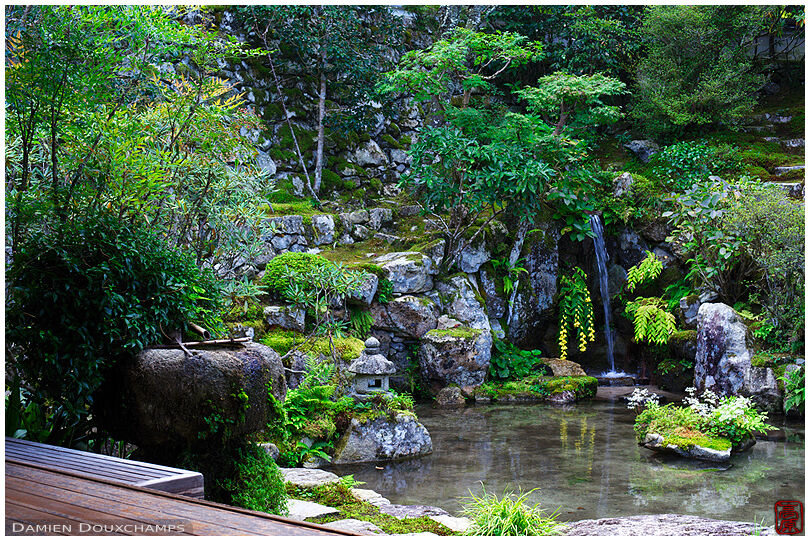 Zen garden with washbasin and waterfall, Jikko-in (実光院)