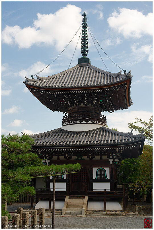 Pagoda in Honpo-ji (本山本法寺)