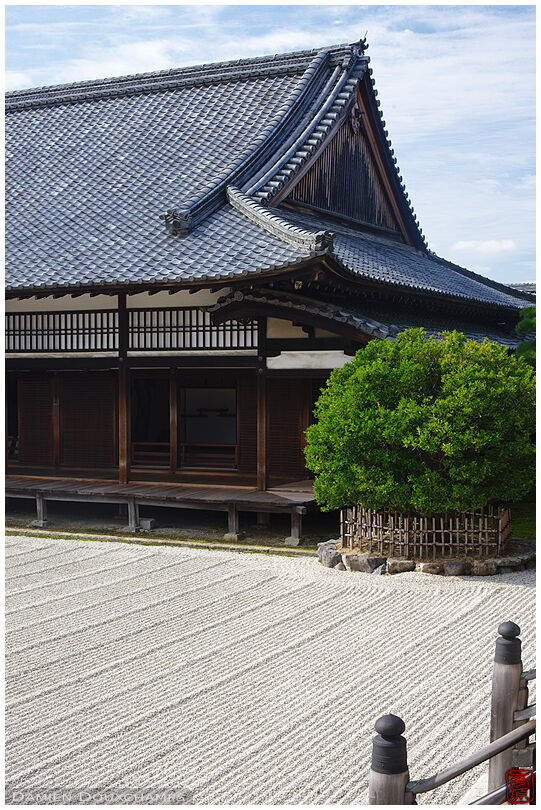 Main hall and rock garden, Ninna-ji (仁和寺)