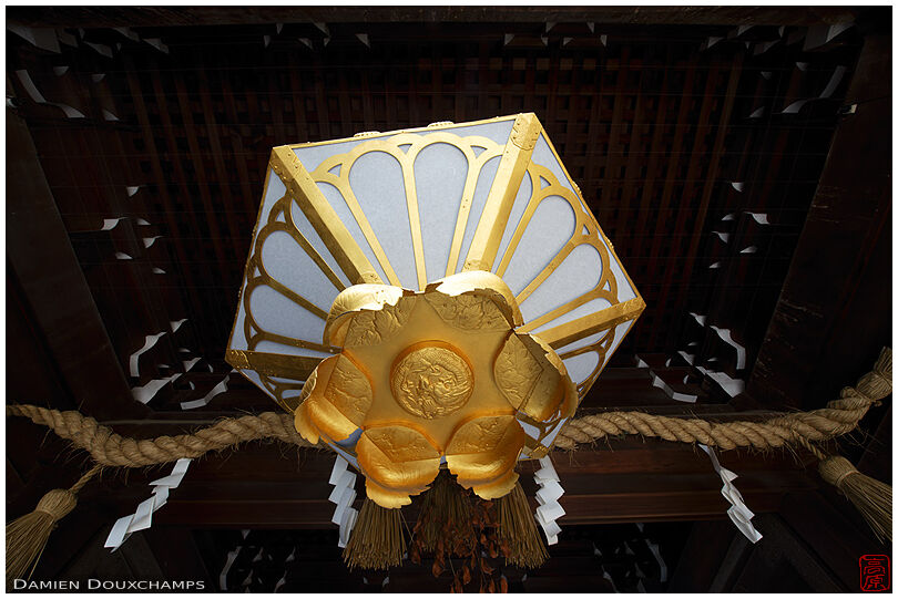 Lantern hanging at the shrine's gates, Kitano Tenmangu (北野天満宮)