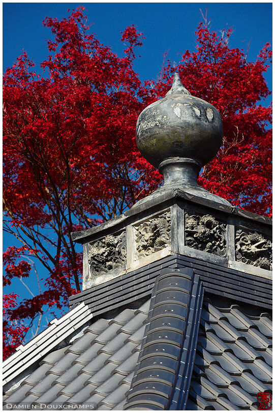 Temple pinnacle (Genko-an 源光庵)
