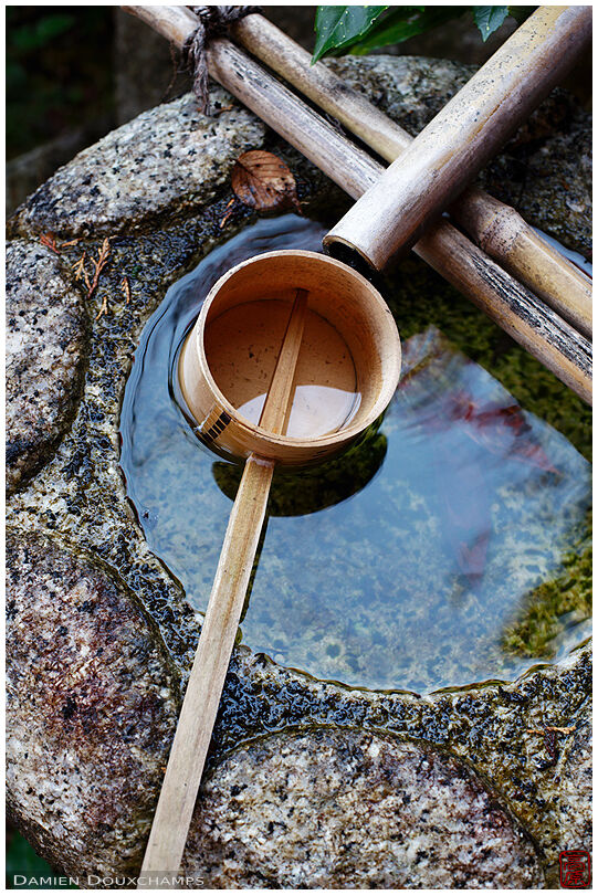 Water basin with bamboo ladle (Josho-ji 常照寺)