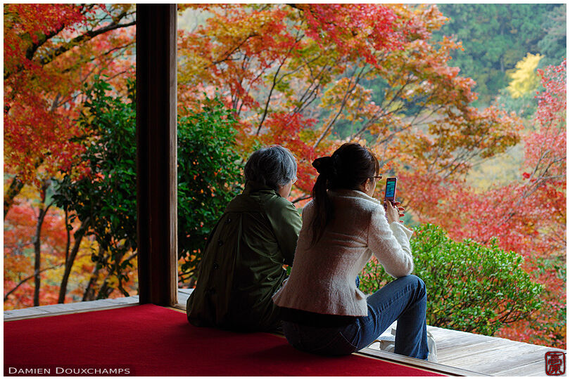 Mother and daughter resting (Kouzan-ji 高山寺)