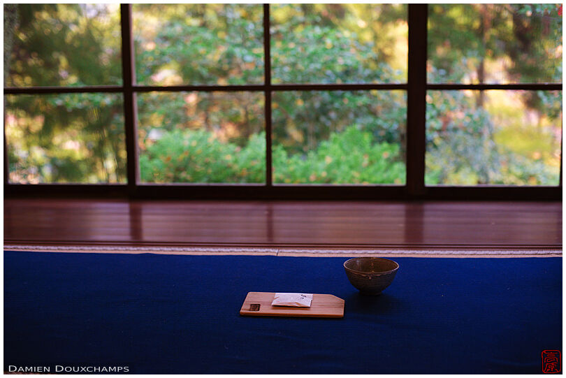 Green macha tea and sweets in temple veranda (Kouzan-ji 高山寺)