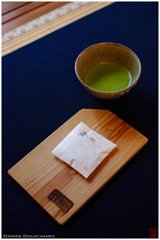 Green macha tea and sweets (Kouzan-ji 高山寺)