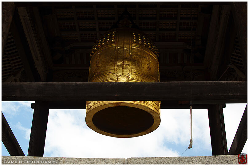 Golden temple bell (Honkoku-ji 本圀寺)
