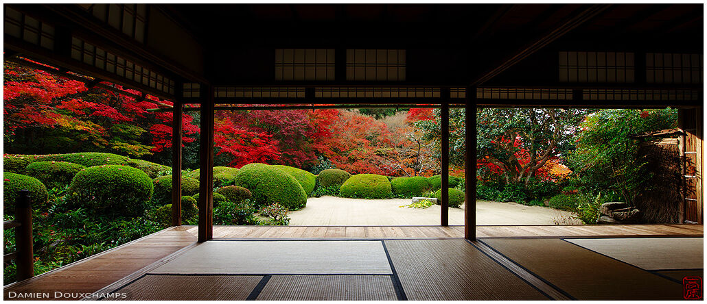 Meditation hall in autumn (Shisendo 詩仙堂)
