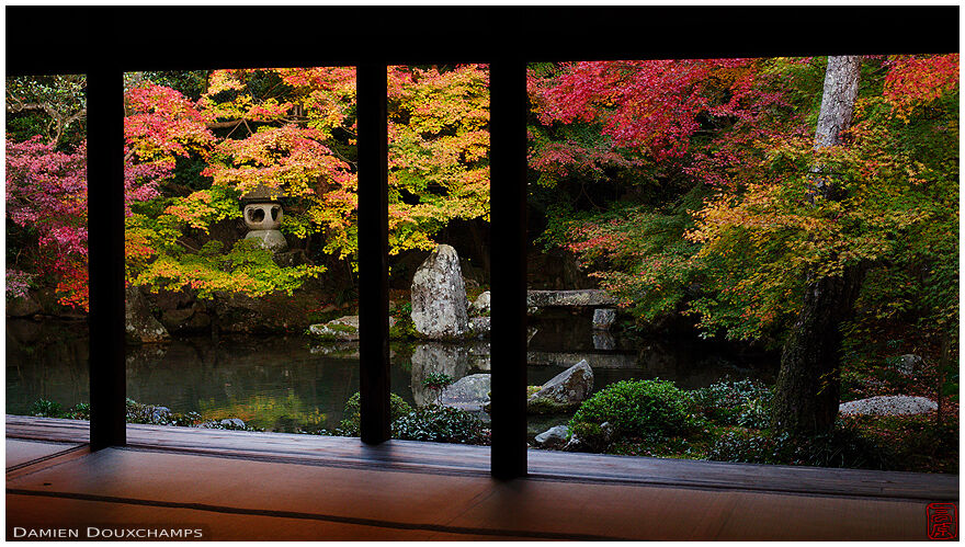 Meditation hall and garden in autumn (Renge-ji 蓮華寺)