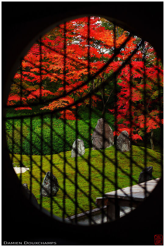 Round window on zen garden (Komyo-in 光明院)