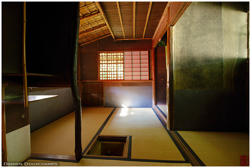 Inside a Japanese tea room (Koto-in 高桐院)