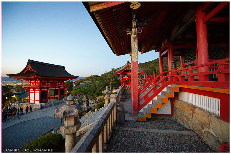 Entrance pavillions and gates in Kiyomizu-dera (清水寺)