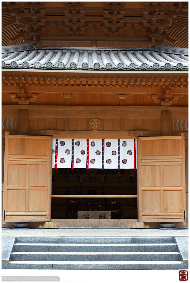 Temple building with open doors (Nihon-ji 日本寺)