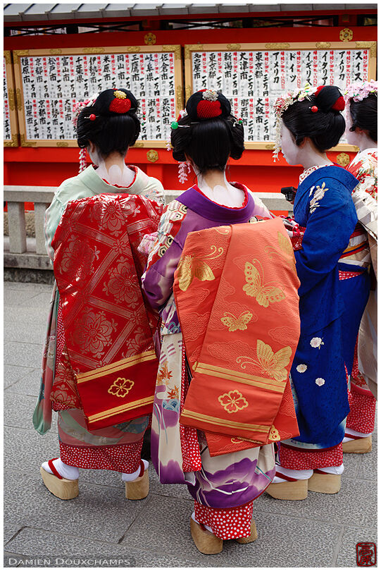 Tourists dressed as geisha in Kiyomizu temple