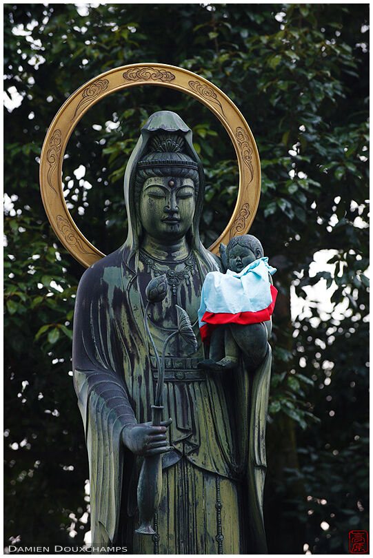 Statue of goddess holding a kid, Hoto-ji