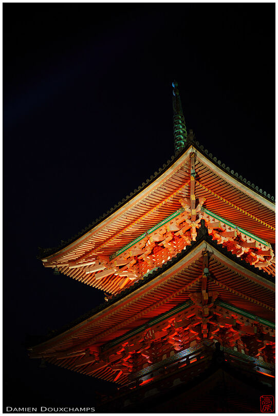 Red pagoda at night, Kiyomizudera