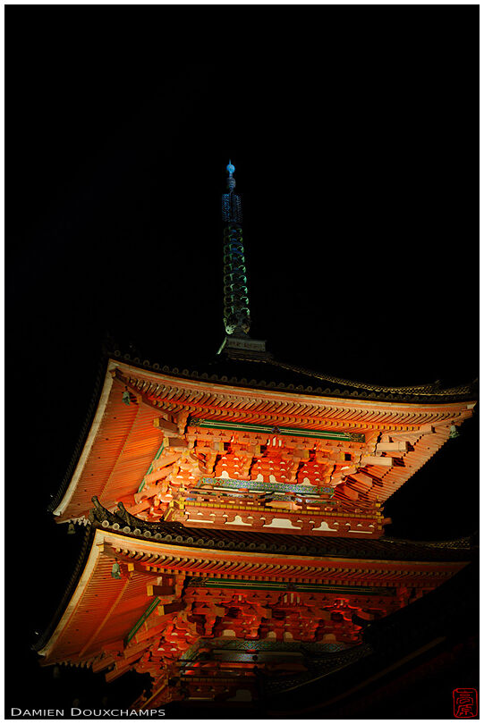 Red pagoda at night, Kiyomizudera