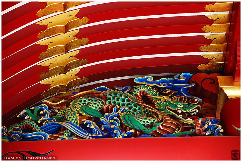 Colorful carved dragon, Iwashimizu Hachimangu shrine