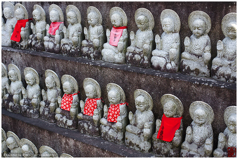 Rows of small statues, Otokuni-dera