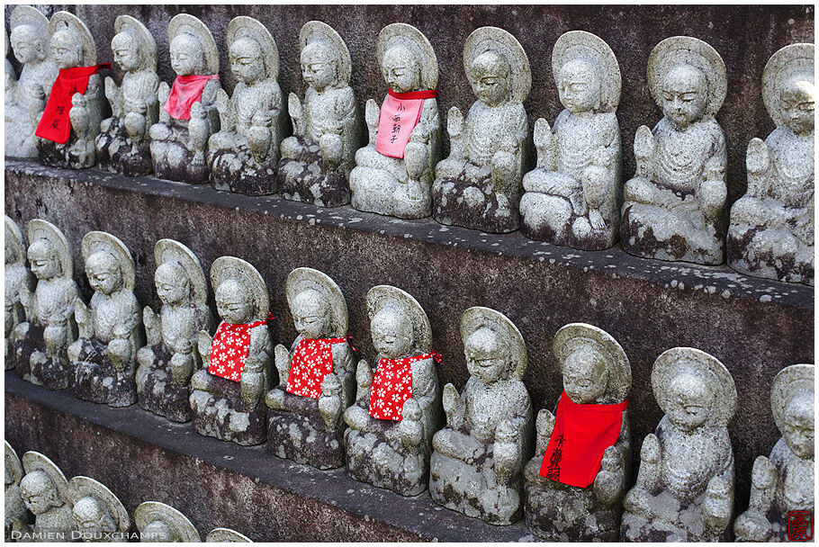 Rows of small statues, Otokuni-dera