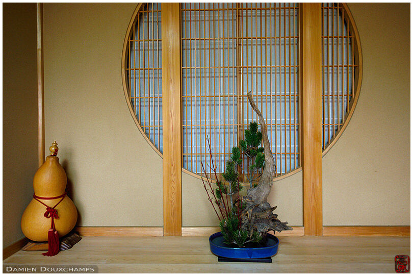Round window inside Shobo-ji temple