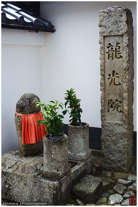 Old jizo statue at the entrance of Ryuko-in temple