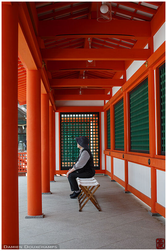 Resting visitor in Usa shrine
