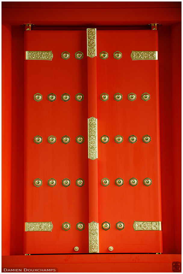 Red pagoda door, Tocho-ji temple