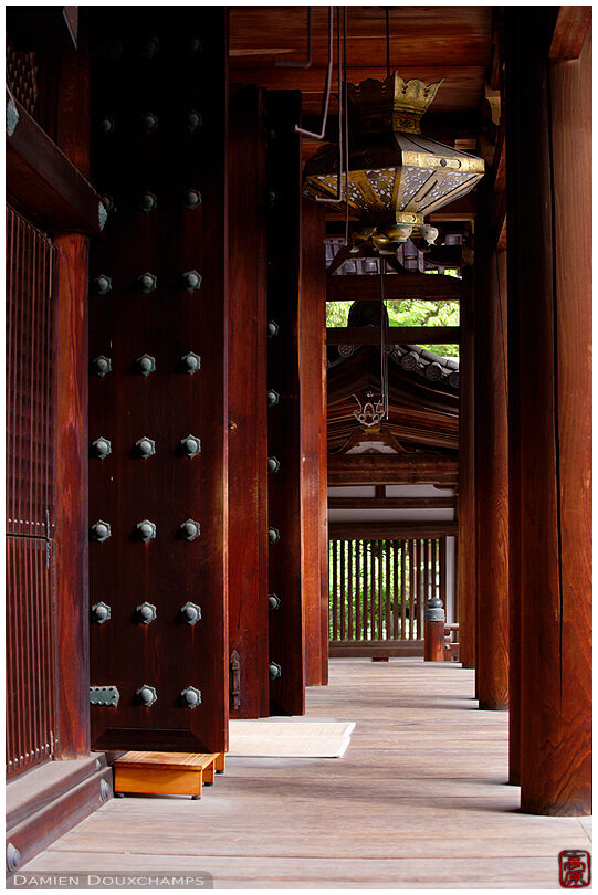 Opened doors on main hall entrance, Hinotanjo-in temple