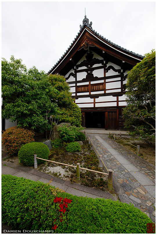 Garden at entrance of Toji-in temple