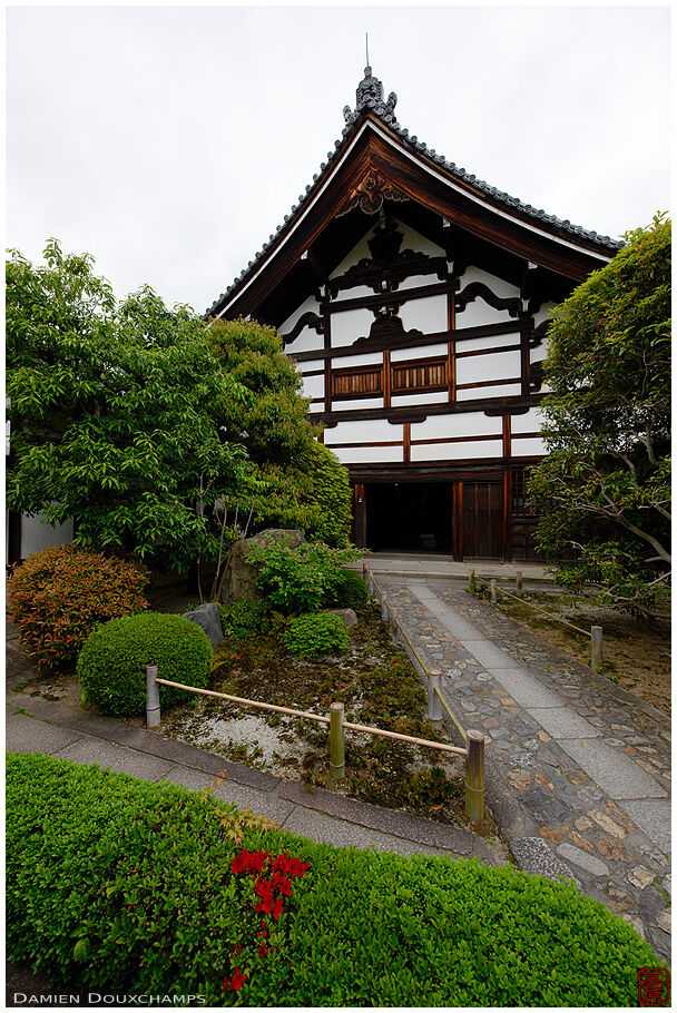 Garden at entrance of Toji-in temple