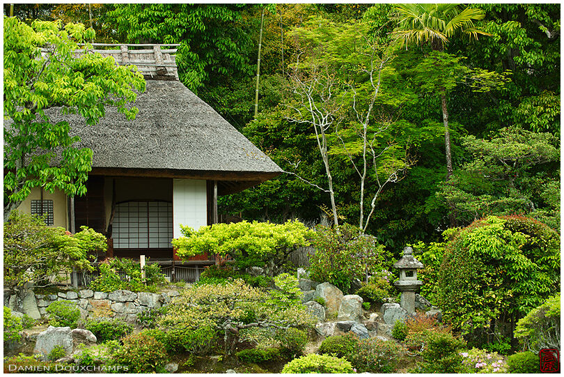 Tea room in the middle of a zen garden, Toji-in temple