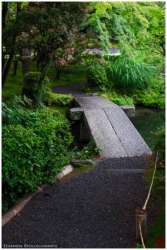 Stone bridge in zen garden, Hakusa-sonso villa
