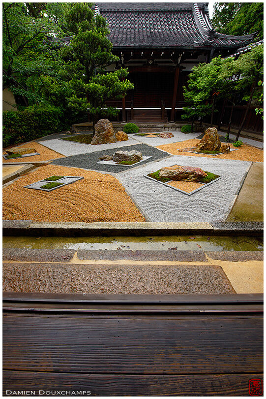 Modern zen garden in temple courtyard, Shinyo-do