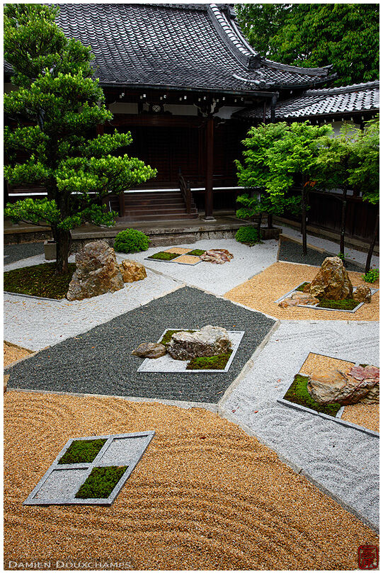 Modern zen garden in temple courtyard, Shinyo-do