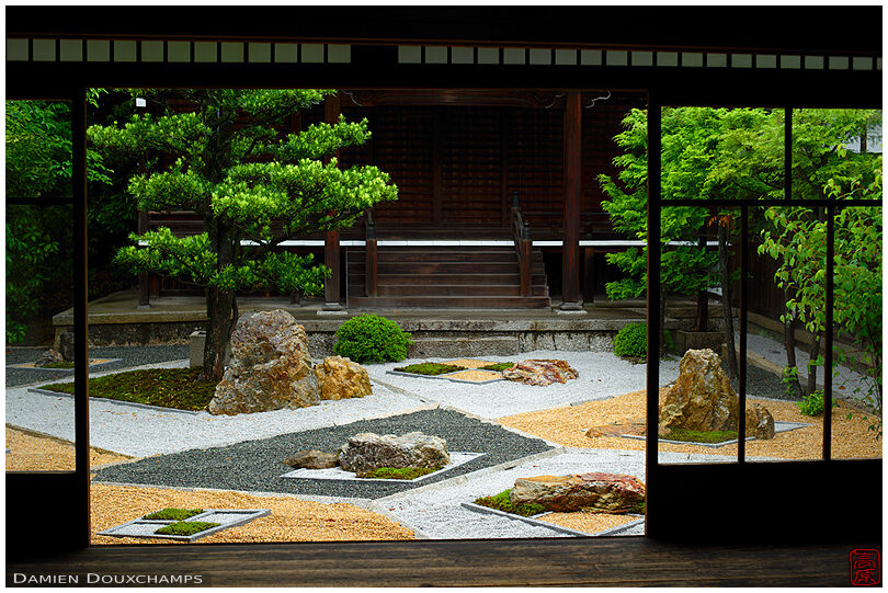 Bay window on courtyard zen garden, Shinyo-do temple