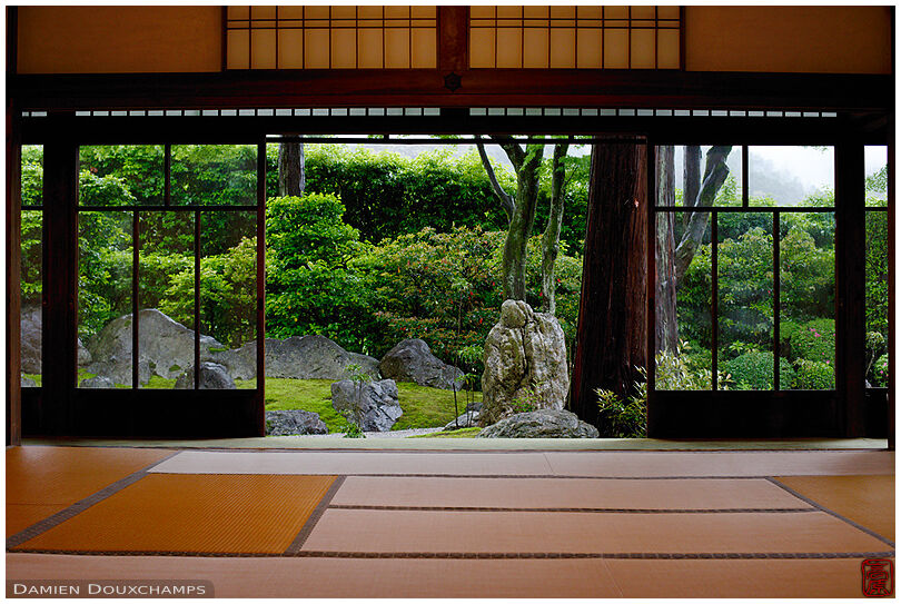Traditional Japanese room with view on zen garden, Shinyo-do temple (2/2)