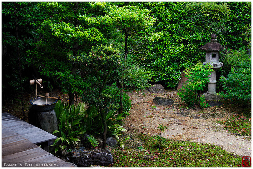 Zen garden with wash basin and stone lantern, Kosho-in temple