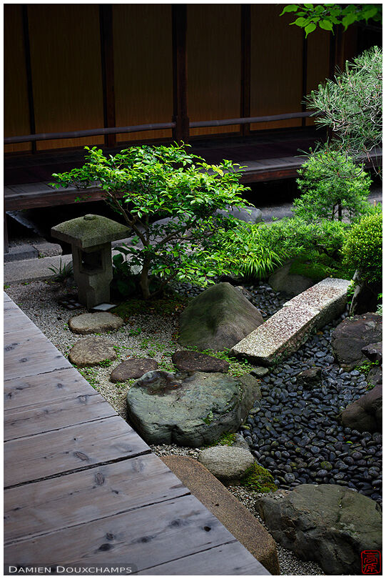 Inner rock garden, Myoren-ji temple