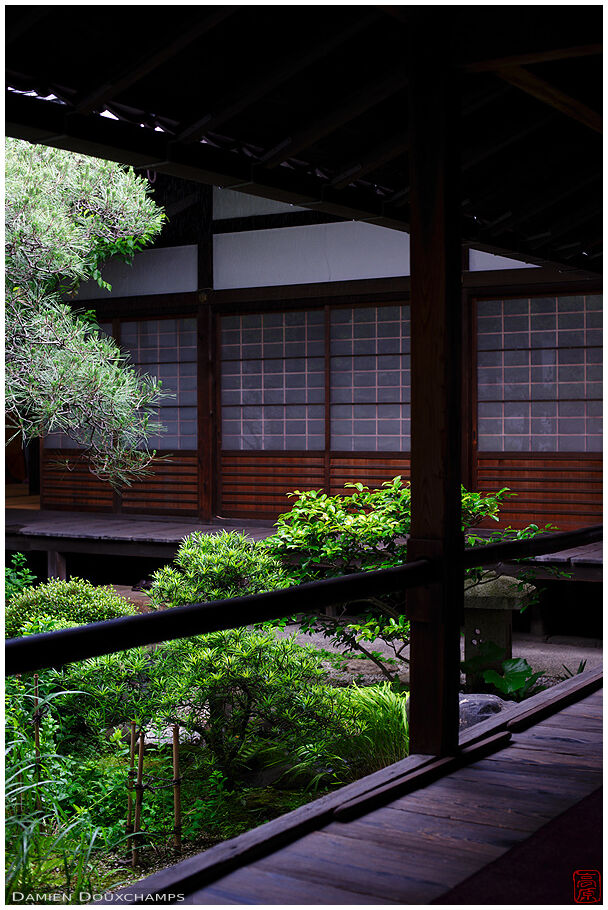 Hallways around zen garden, Myoren-ji temple