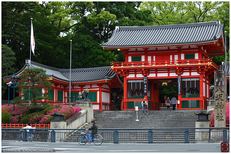 Entrance gate of Yasaka shirne in Gion