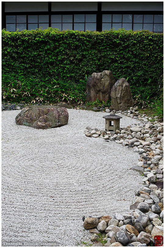 Stone garden with lantern, Shoren-in temple