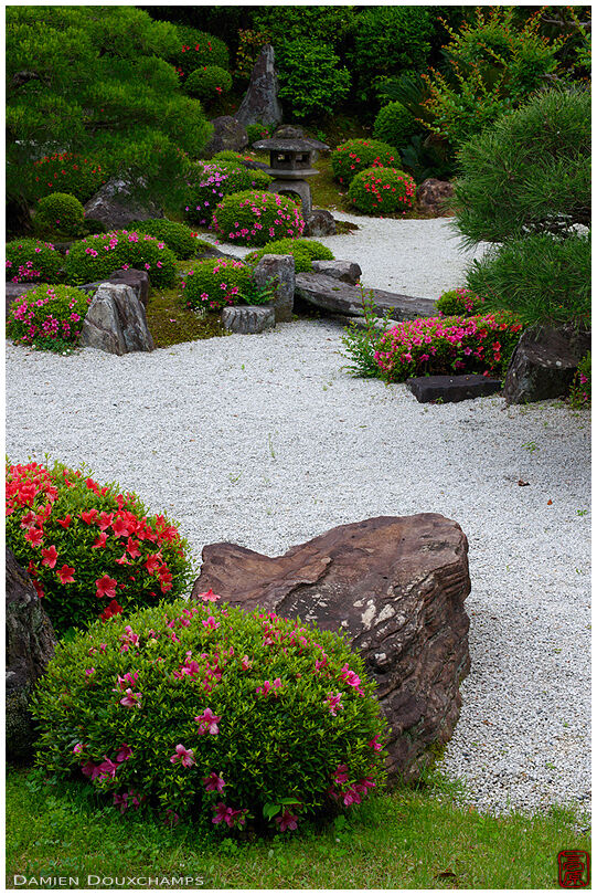 Rock garden in summer, Chion-in temple