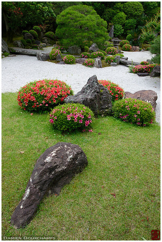 Rock garden in summer, Chion-in temple